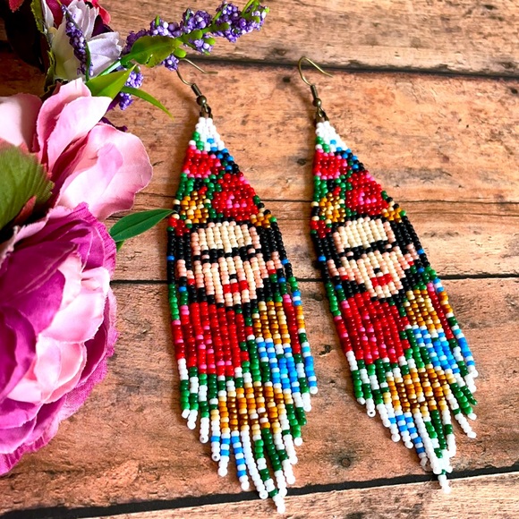 Frida Khalo Beaded Earring in White - Picture 5 of 6